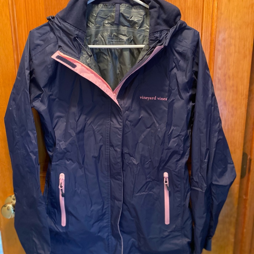 Vineyard Vines Women’s Windbreaker. Size Small -excellent condition.